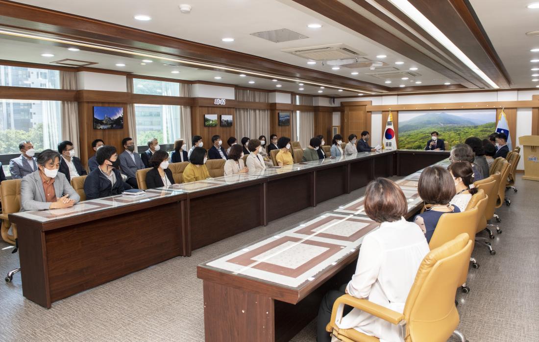 20220701_민선8기 김재윤 금정구청장 사무 인계인수서 서명_11.jpg