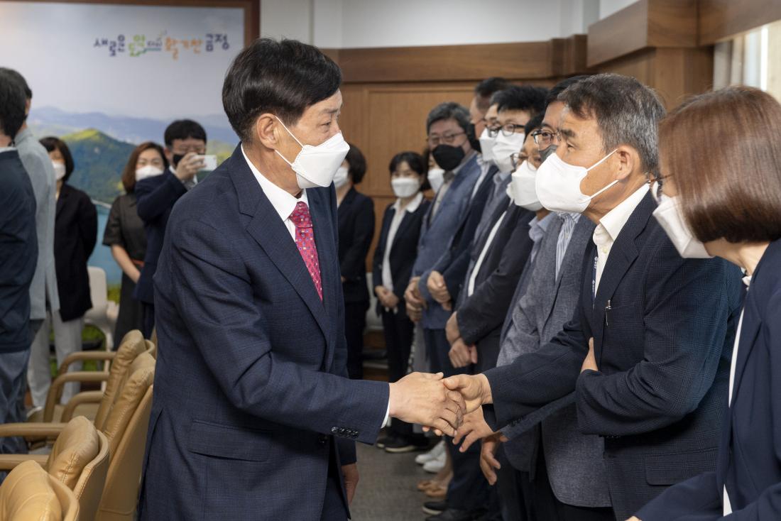 20220701_민선8기 김재윤 금정구청장 사무 인계인수서 서명_8.jpg