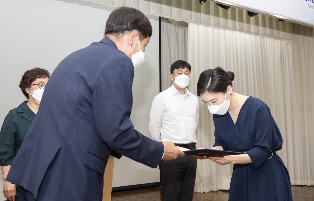 20220707_7월 직원정례조례_15.jpg