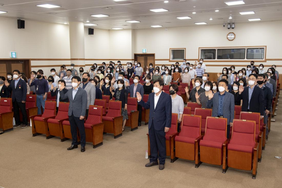 20220707_7월 직원정례조례_6.jpg