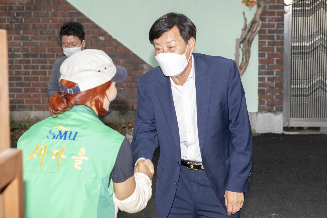 202207011_어르신 삼계탕 나눔행사(장전2동 경로당)_12.jpg