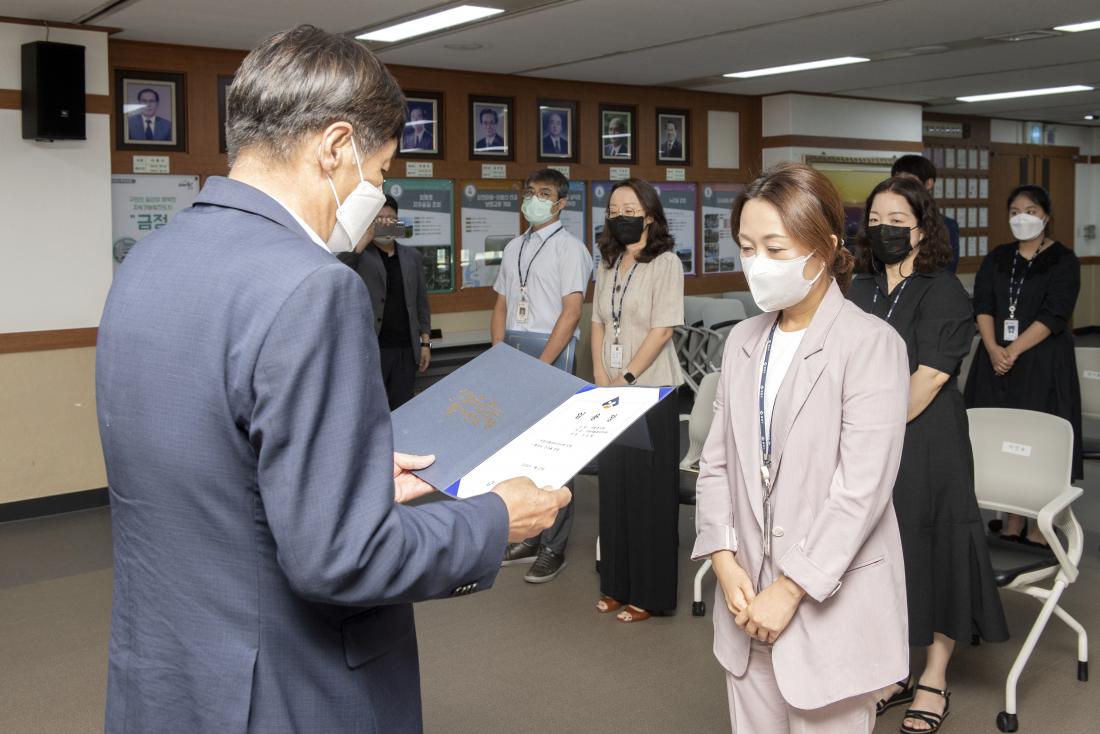 20220722_승진직원 임용장 수여식_5.jpg