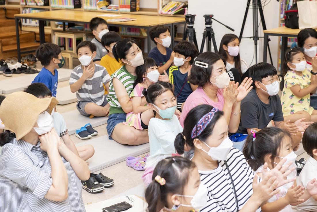 20220729_도서관에서 여름나기 '북파크에서 만나는 마술과 샌드아트'_22.jpg