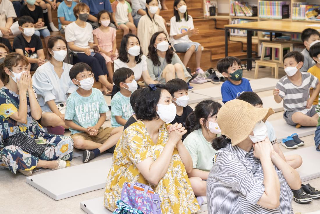 20220729_도서관에서 여름나기 '북파크에서 만나는 마술과 샌드아트'_23.jpg