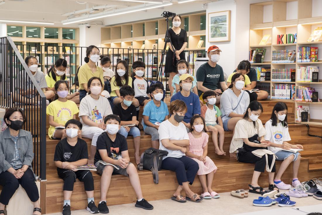 20220729_도서관에서 여름나기 '북파크에서 만나는 마술과 샌드아트'_13.jpg