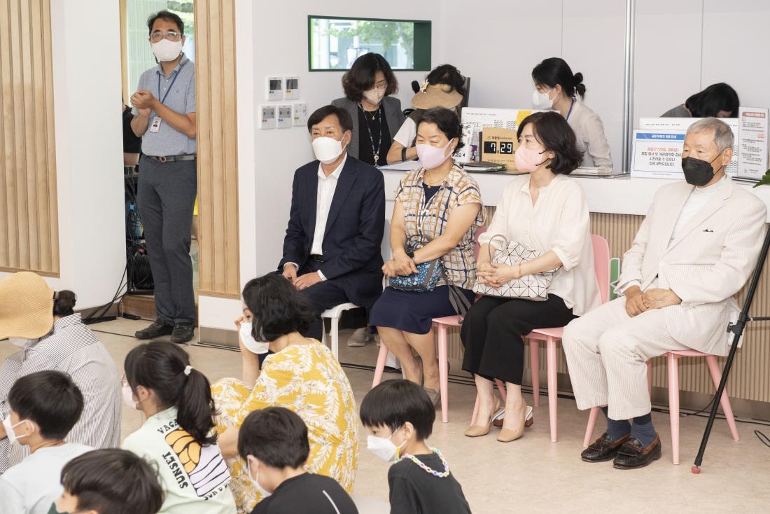 20220729_도서관에서 여름나기 '북파크에서 만나는 마술과 샌드아트'_3.jpg