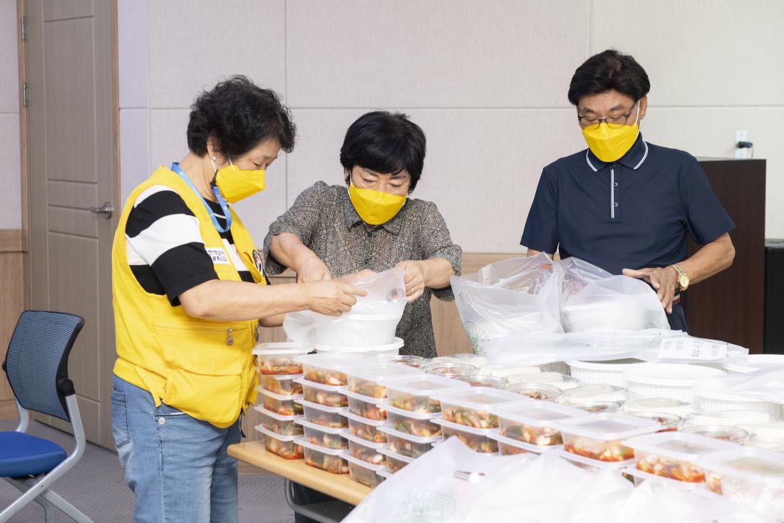 20220810_부곡1동 어르신 삼계탕 나눔 행사_14.jpg