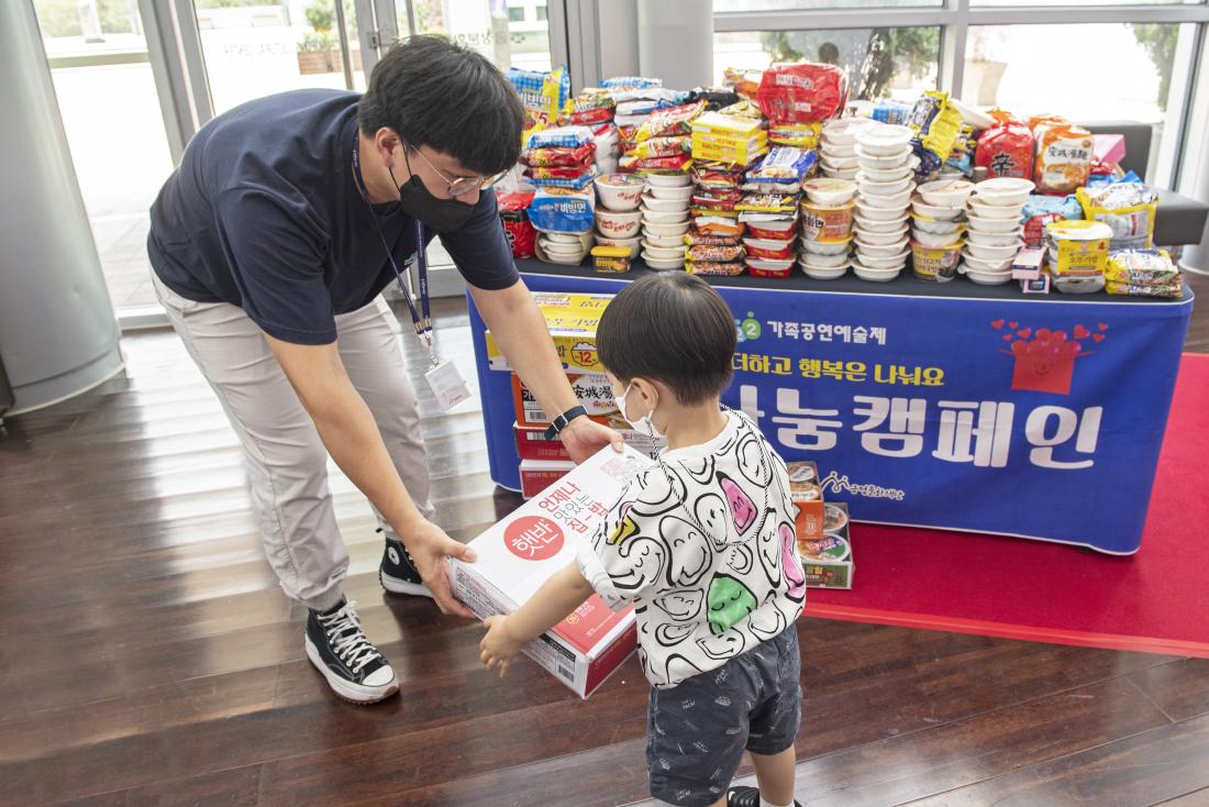 20220813_가족공연예술제 '핑크퐁과 아기상어의 월드투어 쇼'_12.jpg