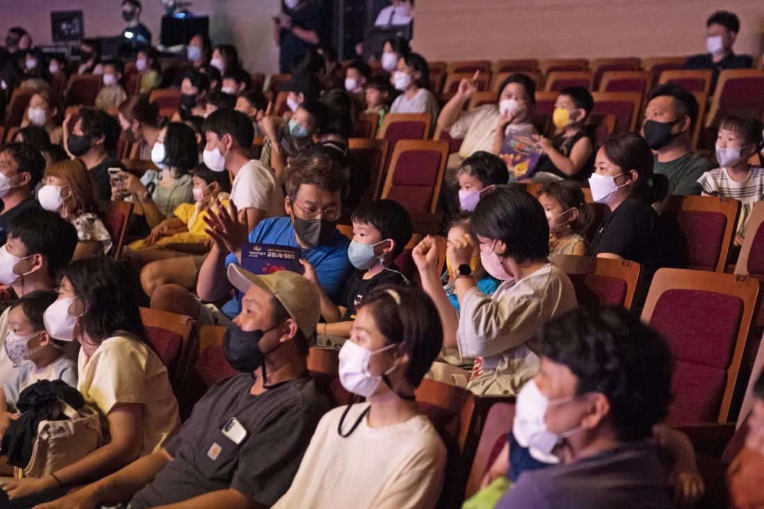 20220813_가족공연예술제 '핑크퐁과 아기상어의 월드투어 쇼'_33.jpg