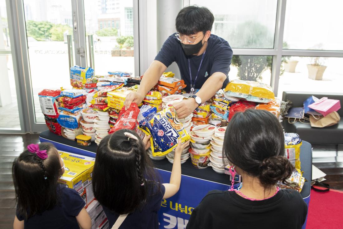 20220813_가족공연예술제 '핑크퐁과 아기상어의 월드투어 쇼'_10.jpg