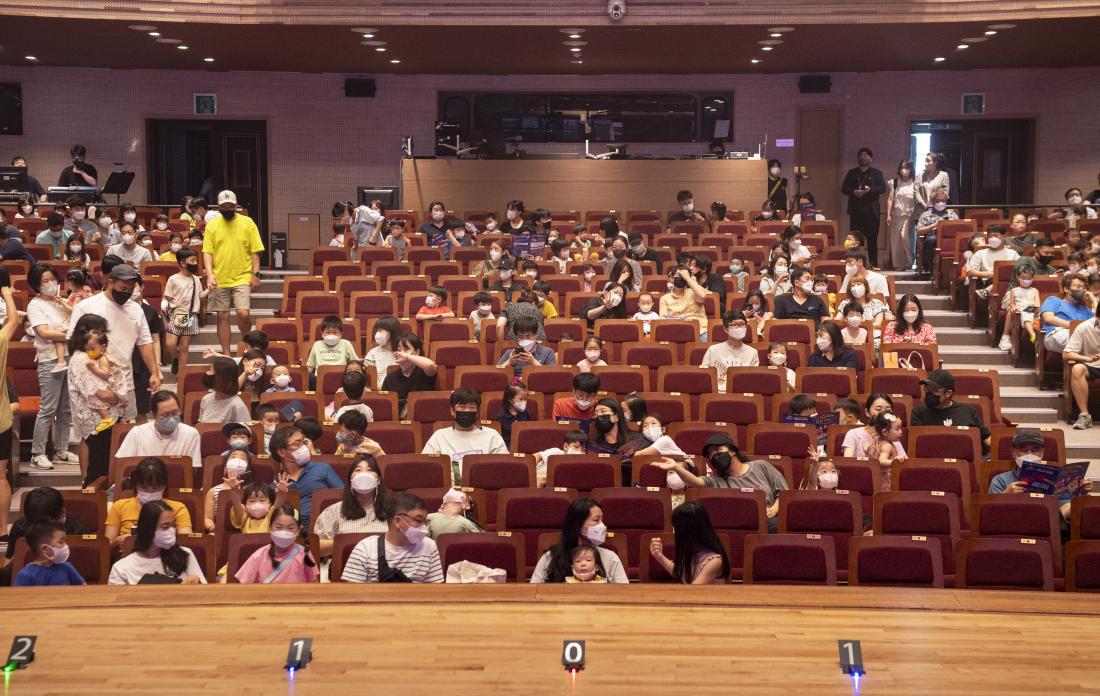 20220813_가족공연예술제 '핑크퐁과 아기상어의 월드투어 쇼'_30.jpg
