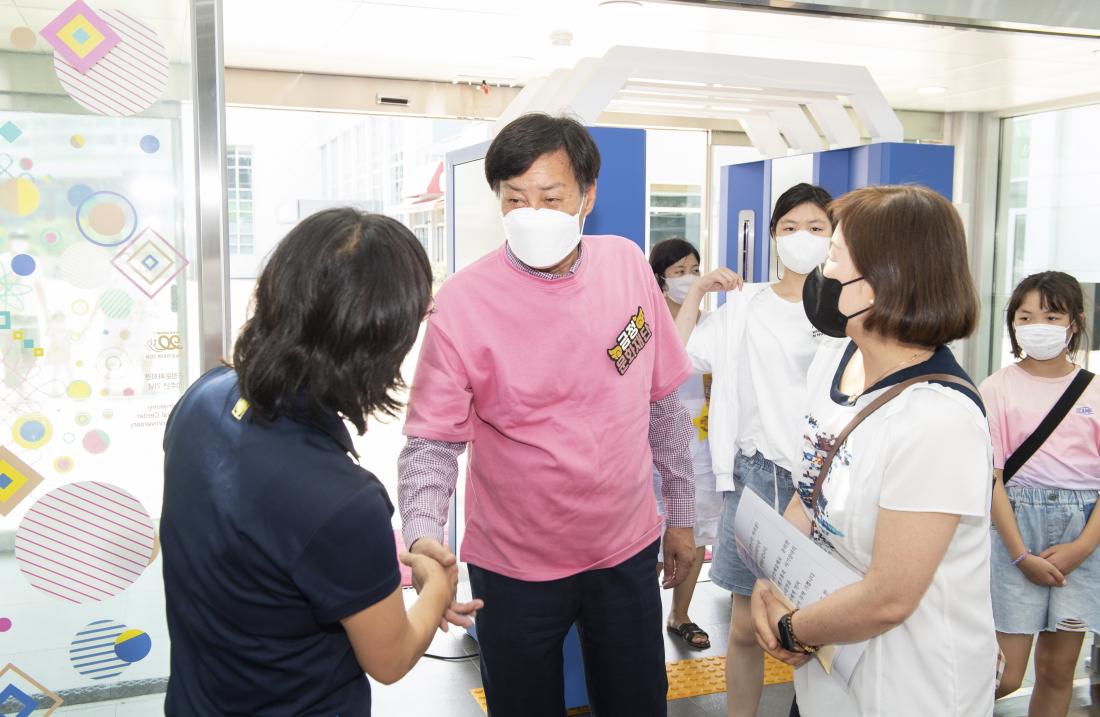 20220813_가족공연예술제 2회차'핑크퐁과 아기상어의 월드투어쇼_2.jpg