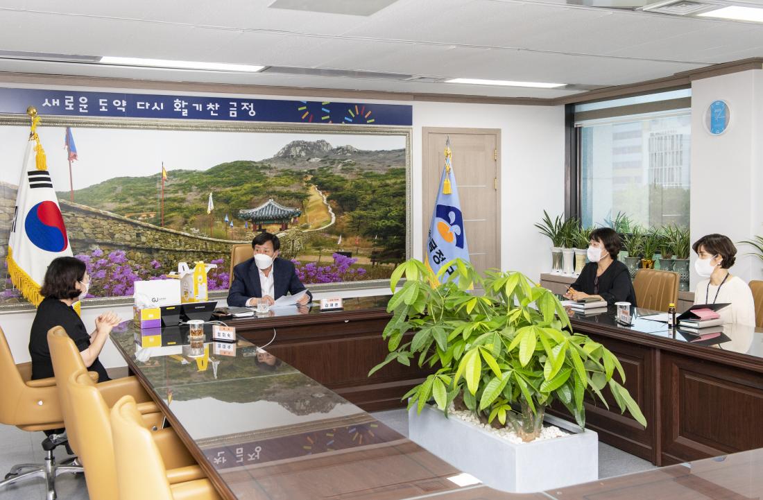 20220817_금정제약, 이웃돕기 성품 기탁_8.jpg