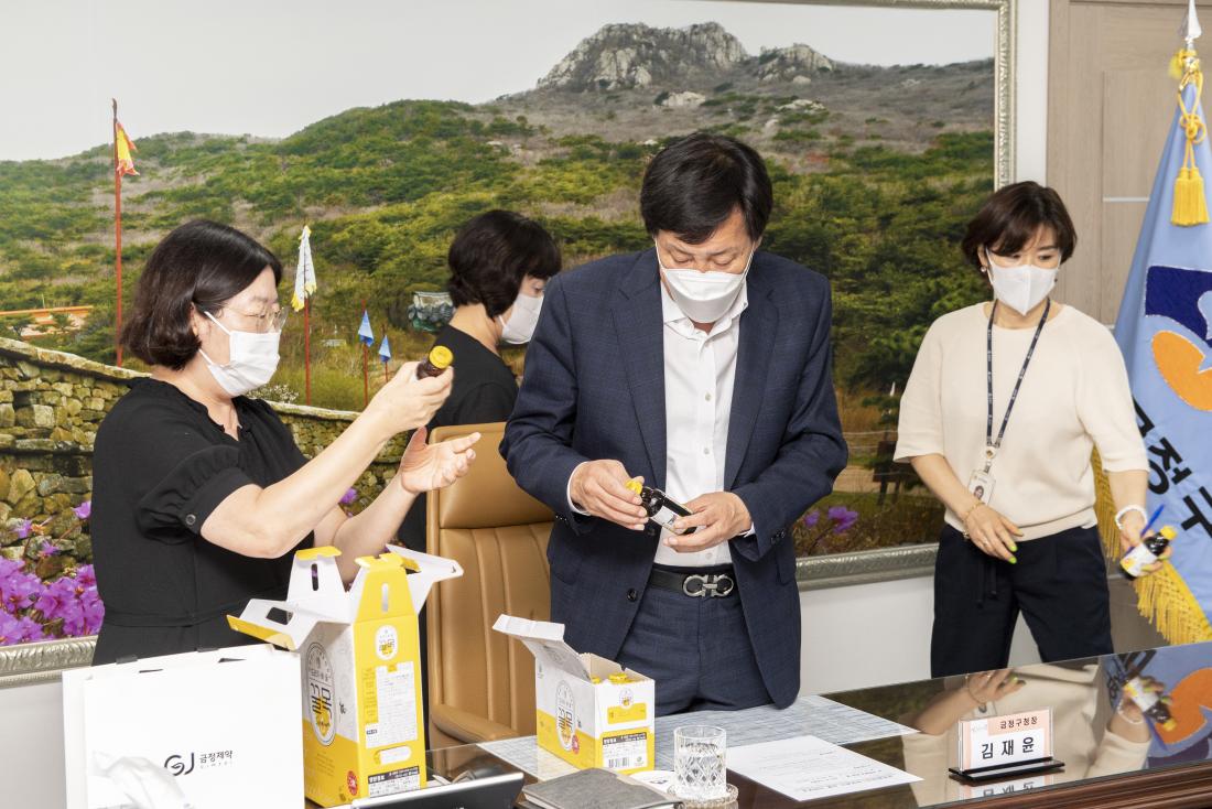 20220817_금정제약, 이웃돕기 성품 기탁_6.jpg