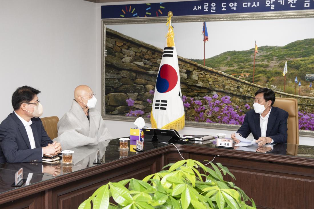 20220825_무명스님지구촌행복재단, 이웃돕기 성금 기탁_3.jpg
