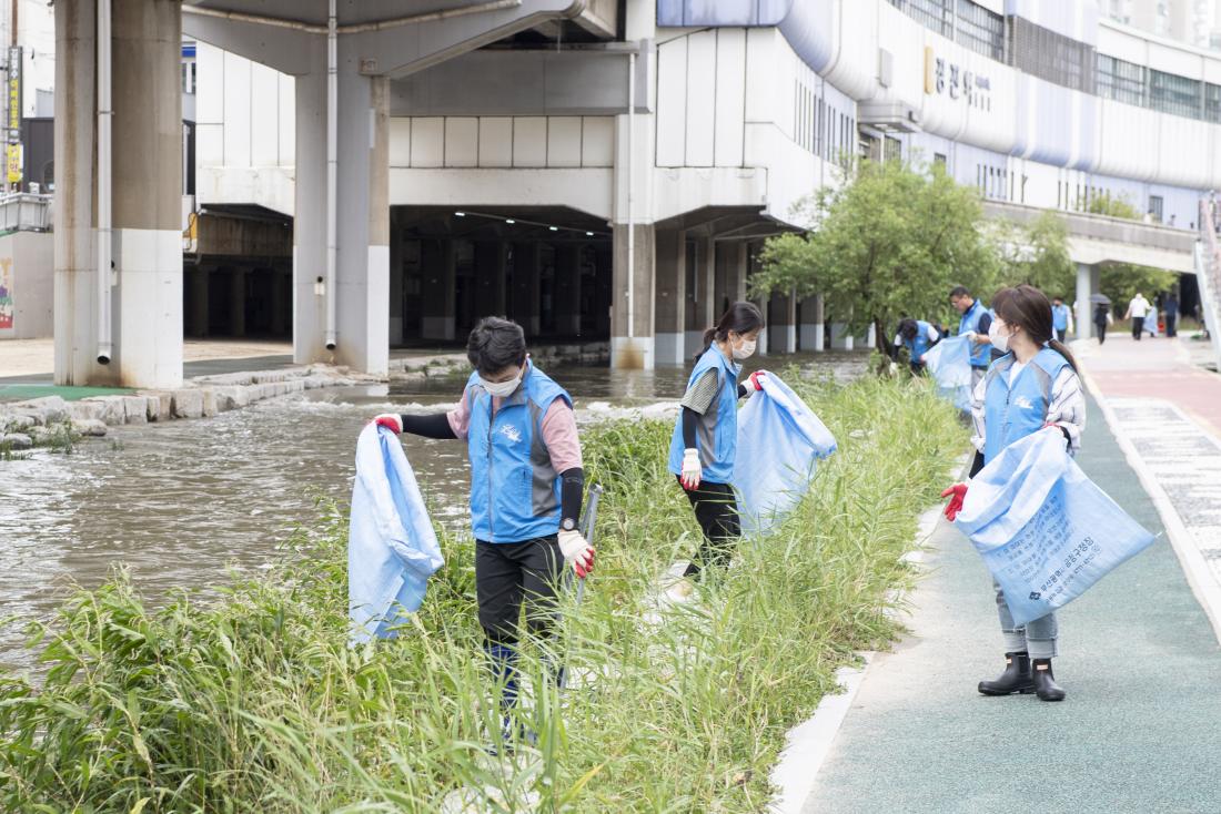 20220906_태풍 '힌남노' 관련 온천천 정비 작업_13.jpg