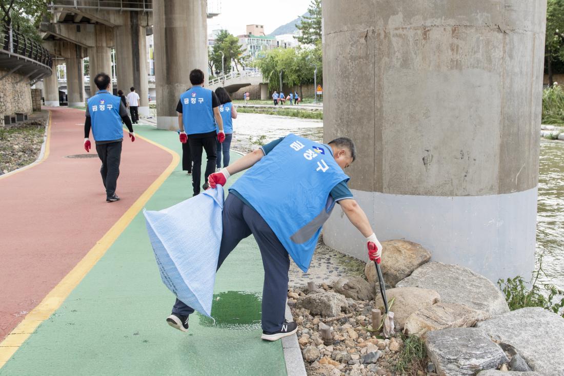 20220906_태풍 '힌남노' 관련 온천천 정비 작업_4.jpg