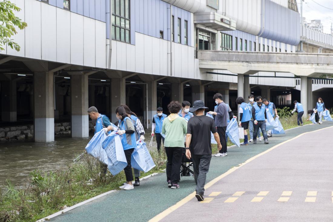 20220906_태풍 '힌남노' 관련 온천천 정비 작업_8.jpg