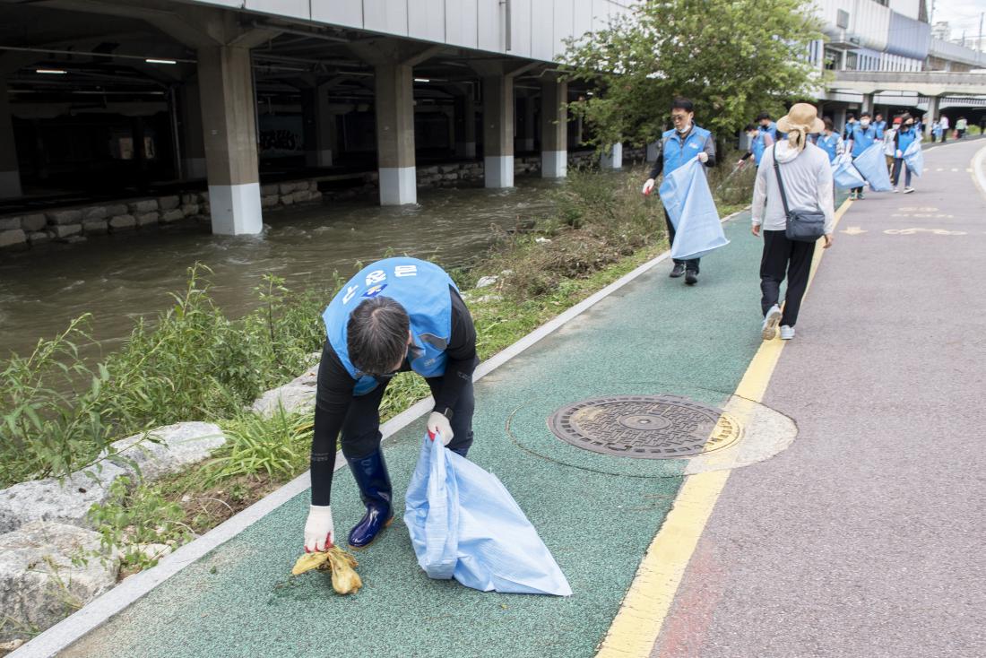 20220906_태풍 '힌남노' 관련 온천천 정비 작업_9.jpg