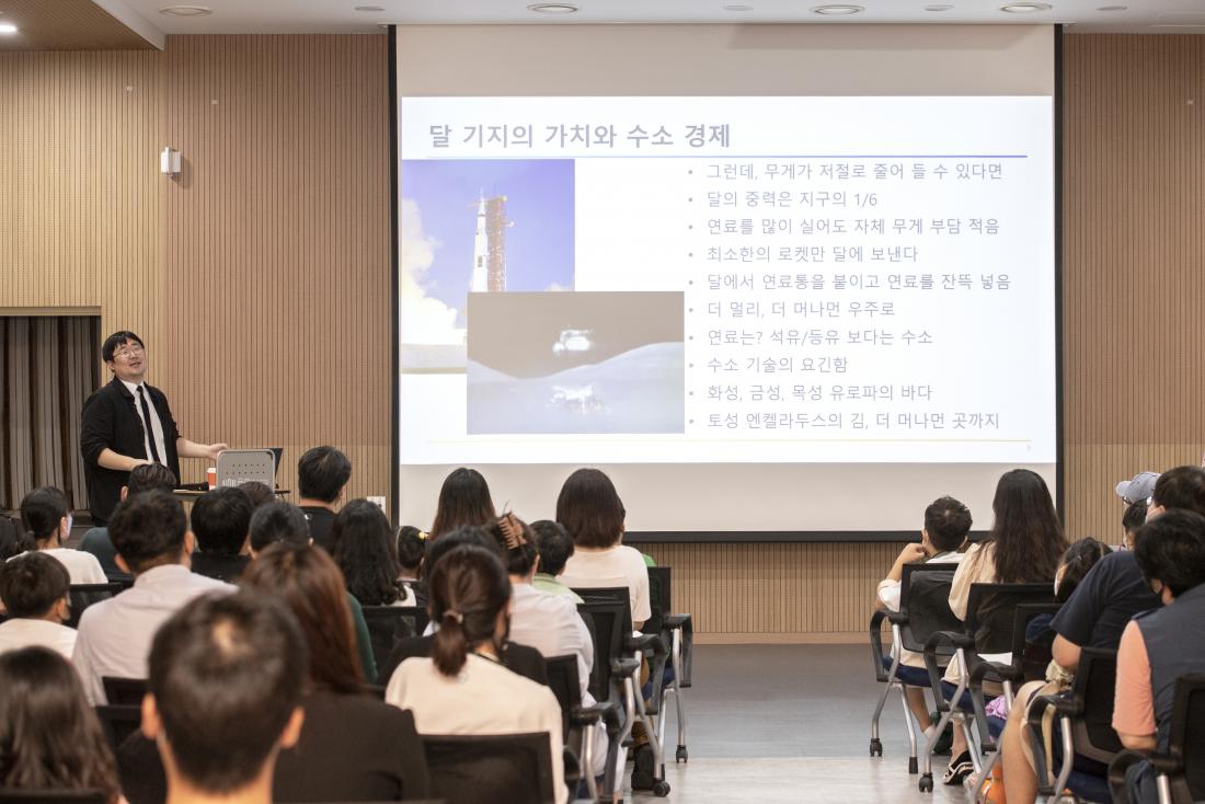 20220918_곽재식 작가 북콘서트_10.jpg