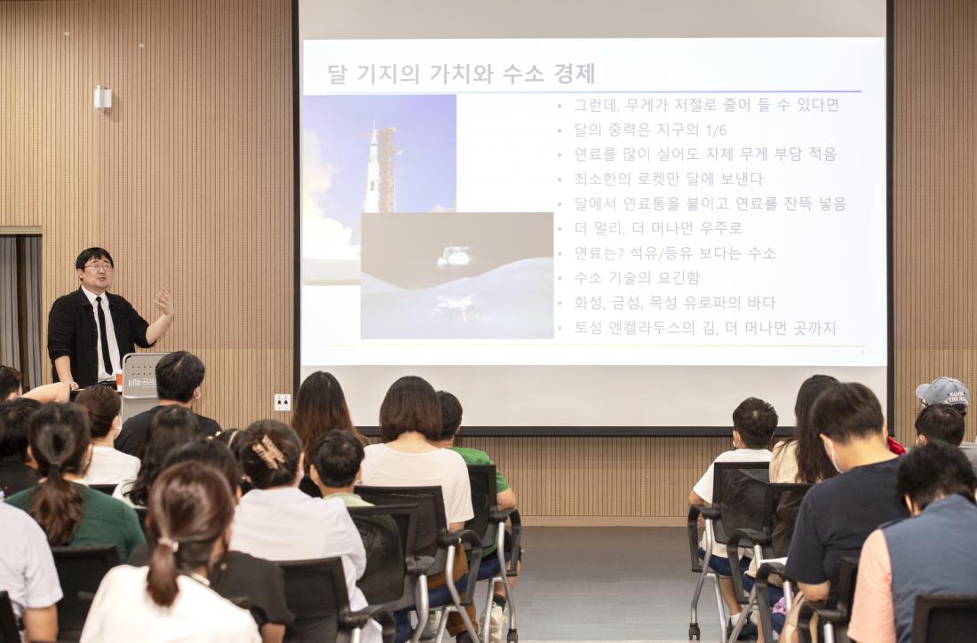 20220918_곽재식 작가 북콘서트_6.jpg