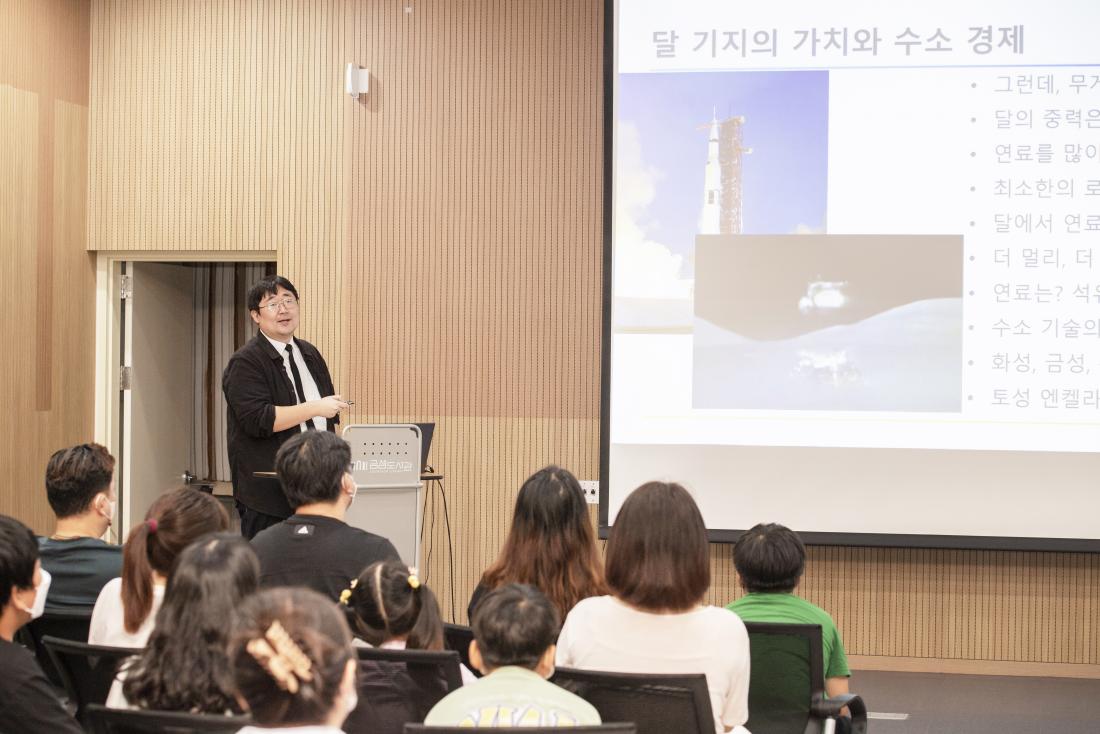 20220918_곽재식 작가 북콘서트_8.jpg