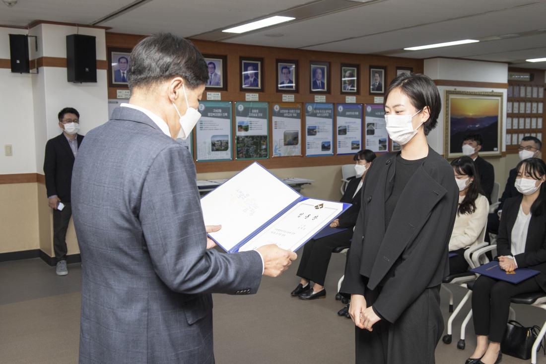 20221011_신규 임용자 임용장 수여식_8.jpg