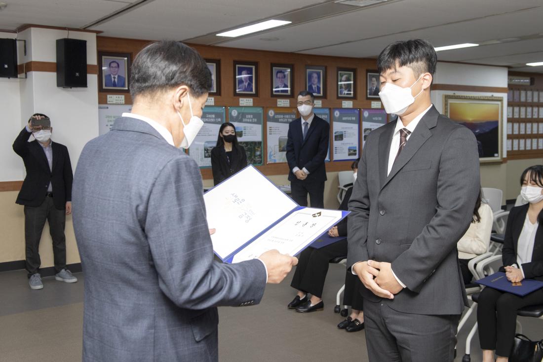 20221011_신규 임용자 임용장 수여식_10.jpg