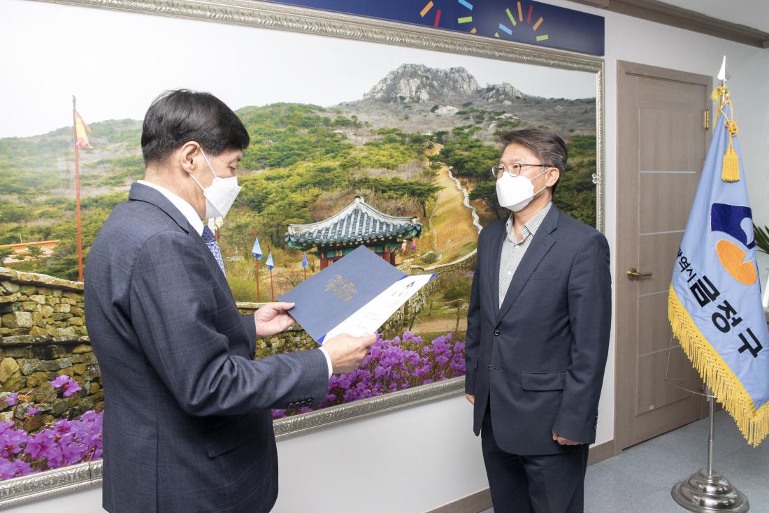 20221017_승진 및 전입 공무원 임용장 수여_2.jpg