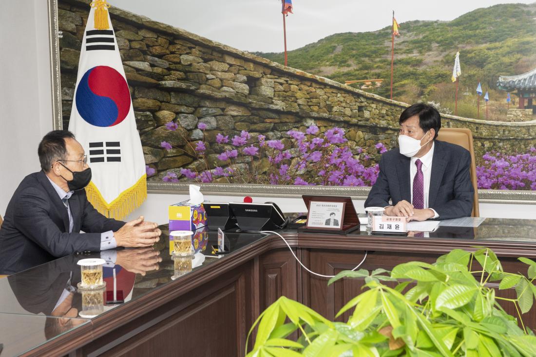 20221026_한국양봉협회 금정지부 야생꿀 기탁_2.jpg