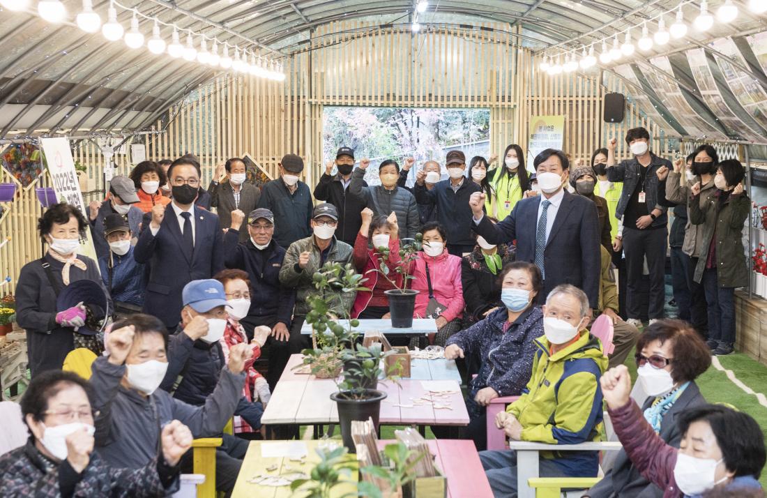 20221025_노인복지사업 활동 사진전_18.jpg