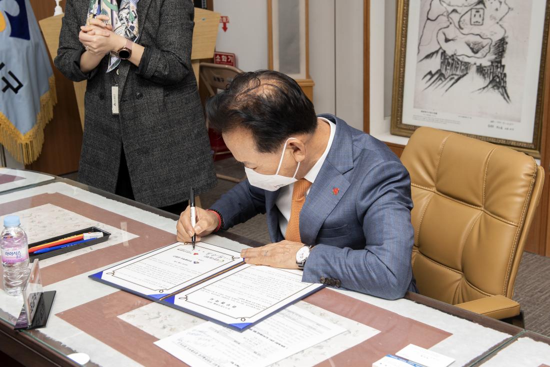 20221031_세정나눔재단 위기 가정 지원 희망한줌사업 업무협약식_8.jpg