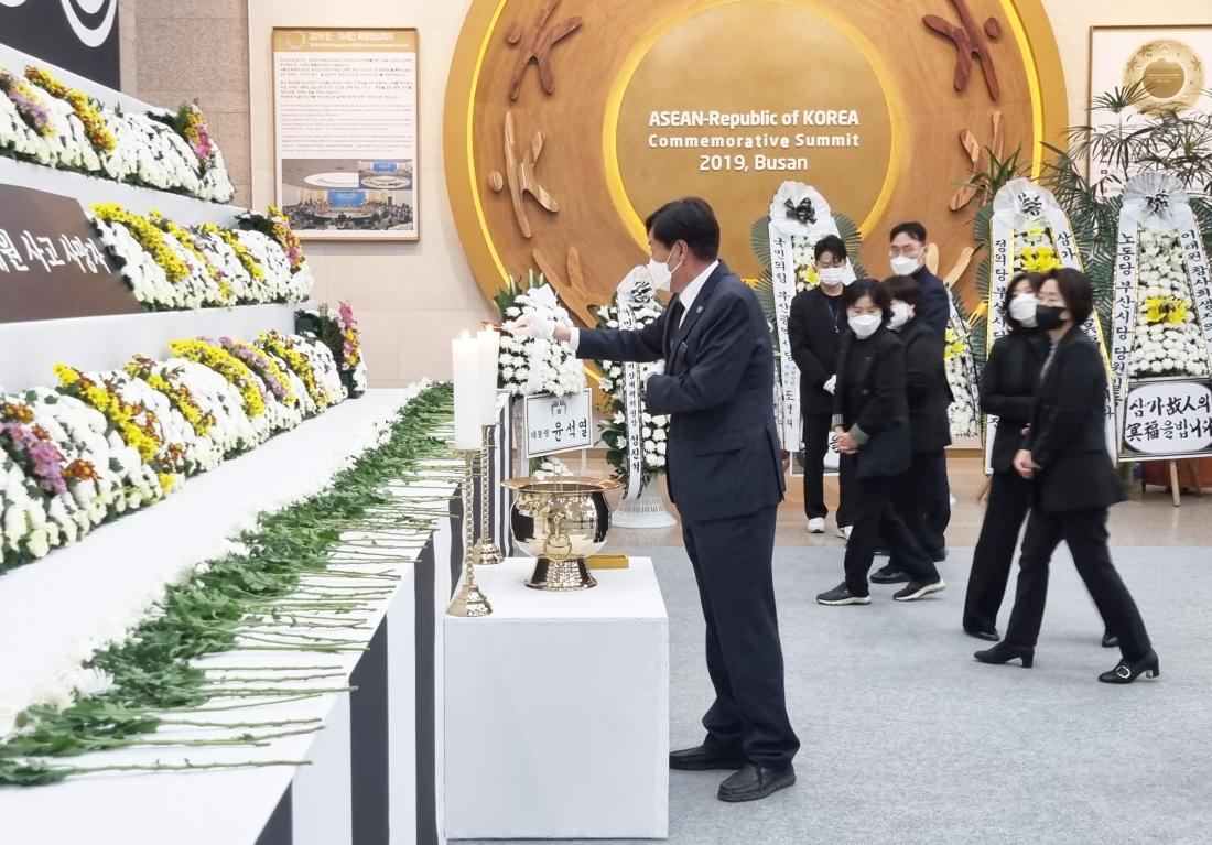 20221102_이태원 참사 합동분향소 조문_3.jpg