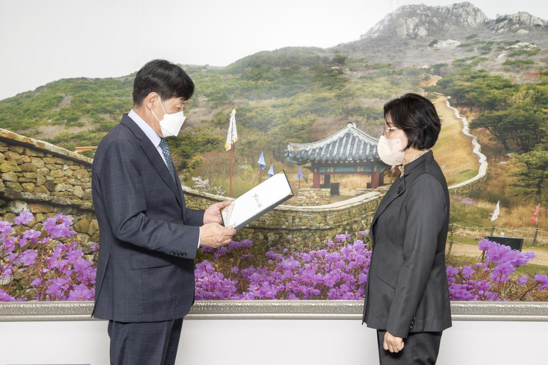 20221121_인사위원회 신규 위촉위원 위촉장 수여_3.jpg