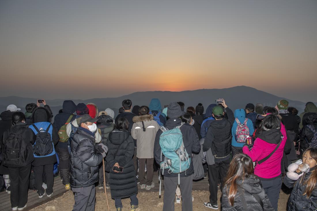 20230101_2023년 윤산 해맞이 행사_10.jpg
