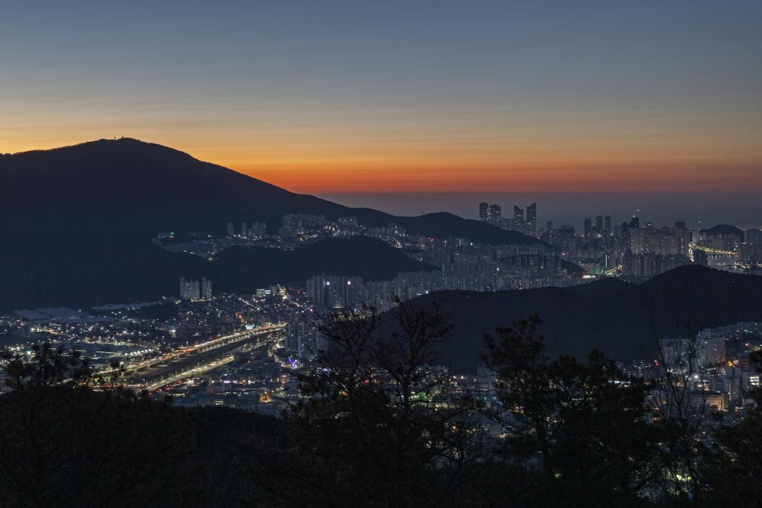 20221227_윤산 전망대에서 바라본 해뜨기 직전 전경_2.jpg