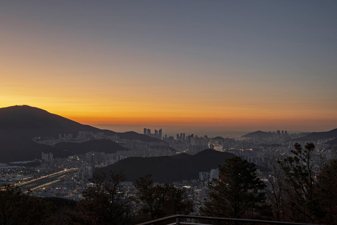 20221227_윤산 전망대에서 바라본 해뜨기 직전 전경_4.jpg