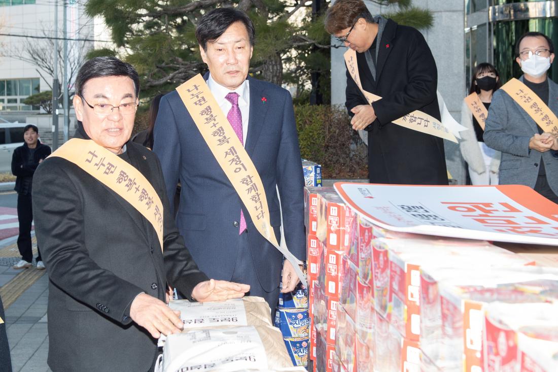 20230119_세정그룹 이웃돕기 성품 기탁_5.jpg