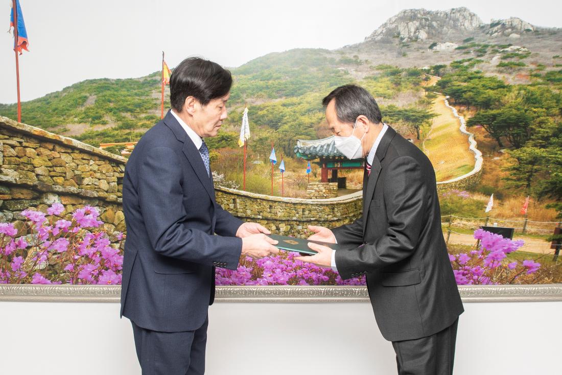 20230223_인사위원회 신규위원 위촉장 수여_4.jpg
