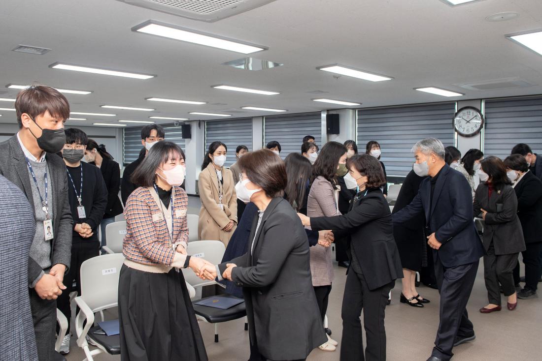 20230228_신규 직원 임용장 수여식_34.jpg