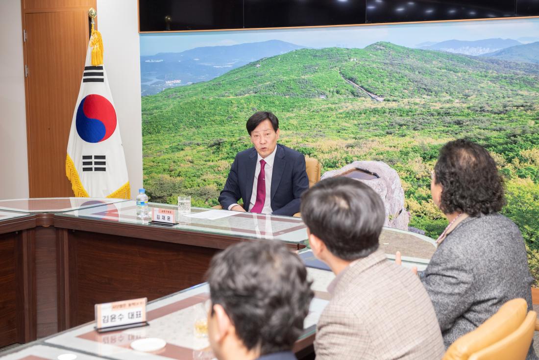 20230306_(사)동학, 이웃돕기 성품 기탁_3.jpg