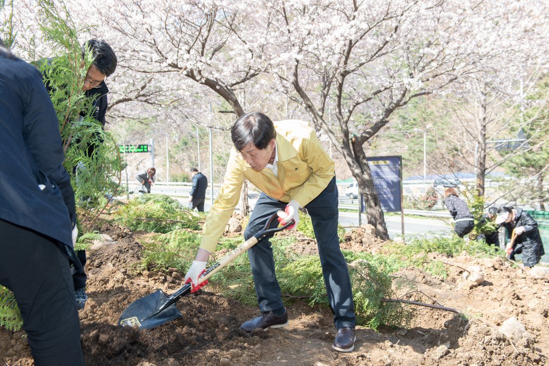 20230327_제78회 식목일 기념 나무심기 행사_8.jpg