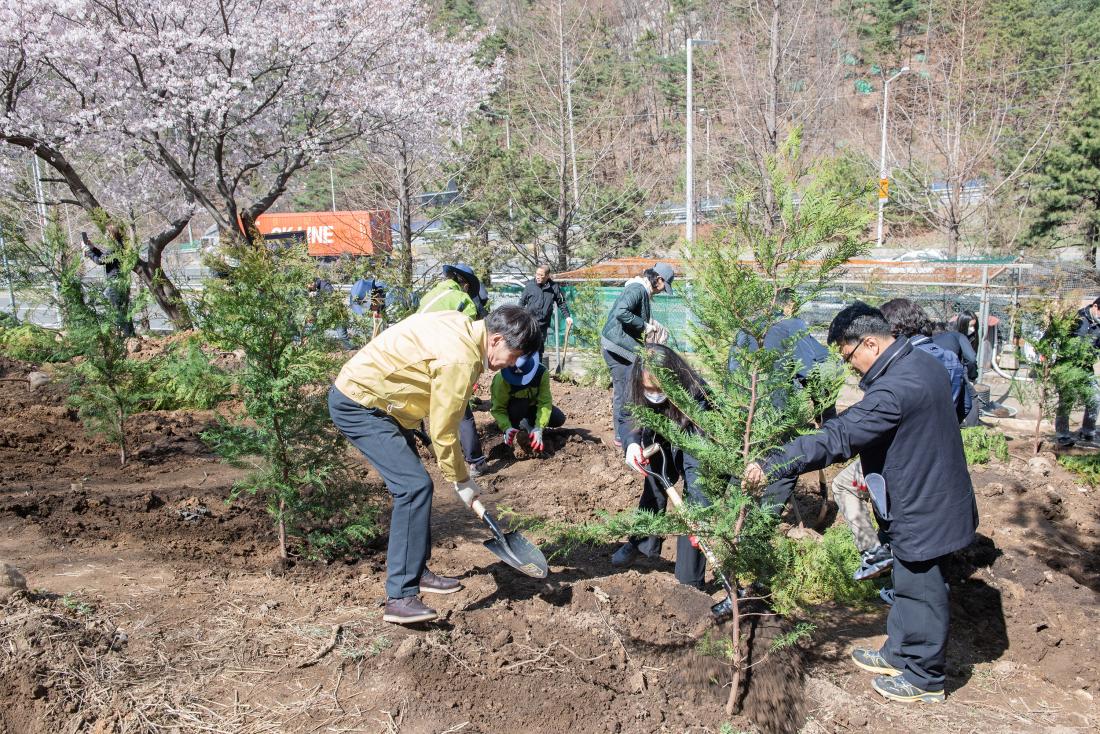 20230327_제78회 식목일 기념 나무심기 행사_15.jpg