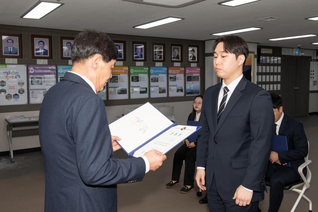 20230501_신규직원 임용장 수여식_5.jpg