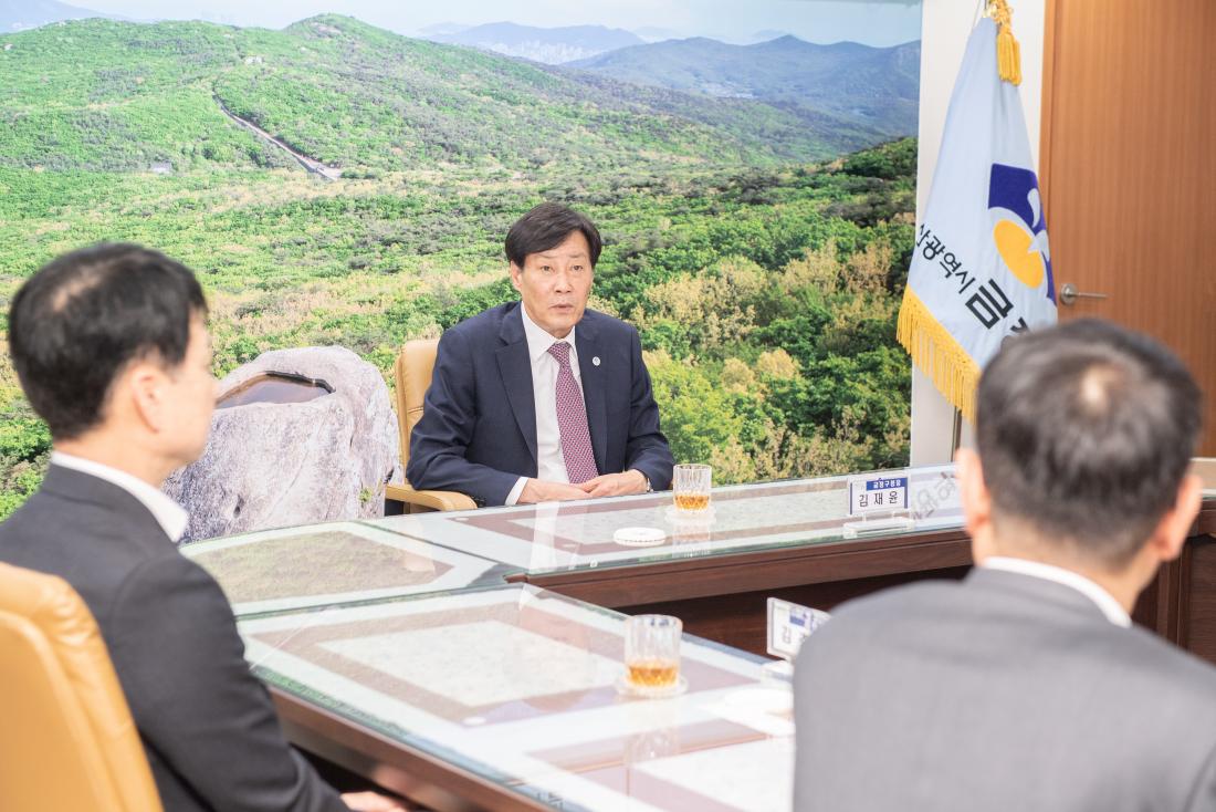 20230515_부산시 소상공인 지역사랑 협약보증 업무협약식_3.jpg