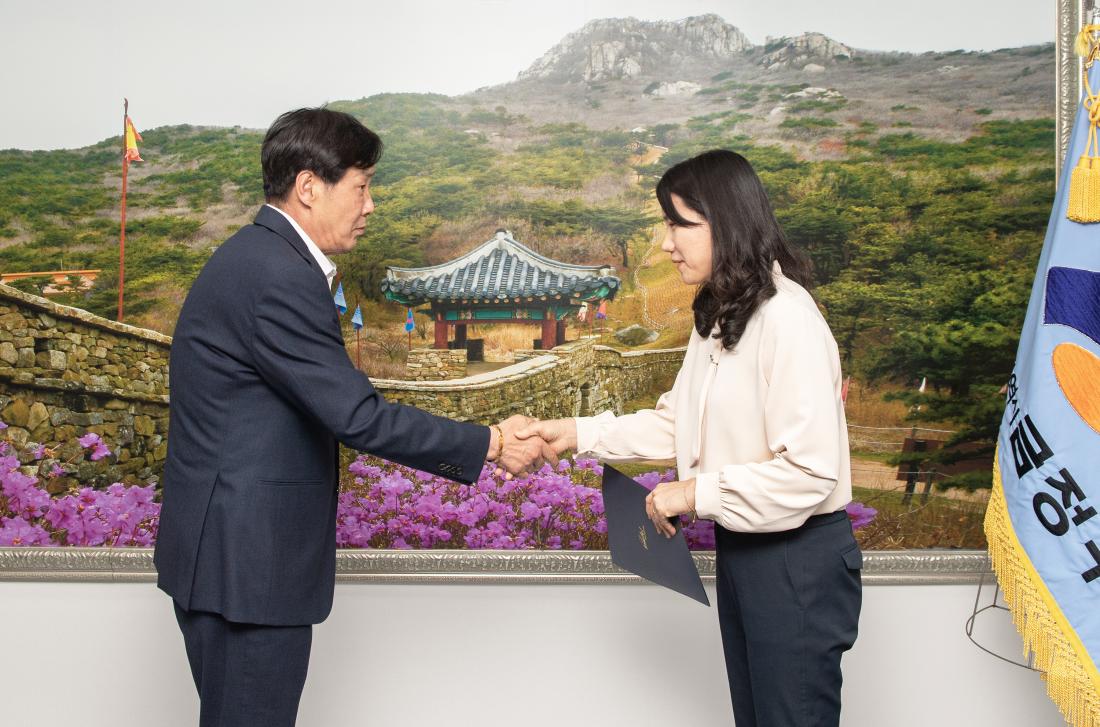 20230522_전입 직원 임용장 수여_4.jpg