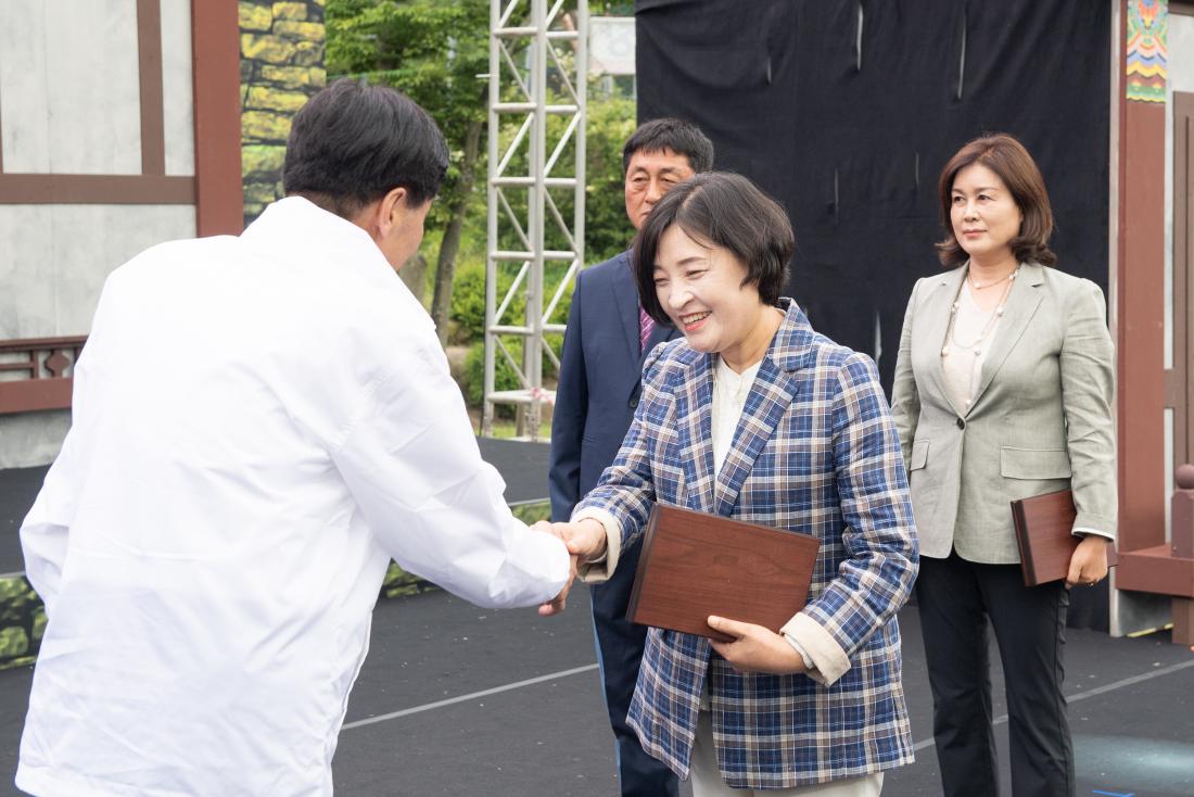 20230526_금정산성축제-향토봉사상 시상_8.jpg