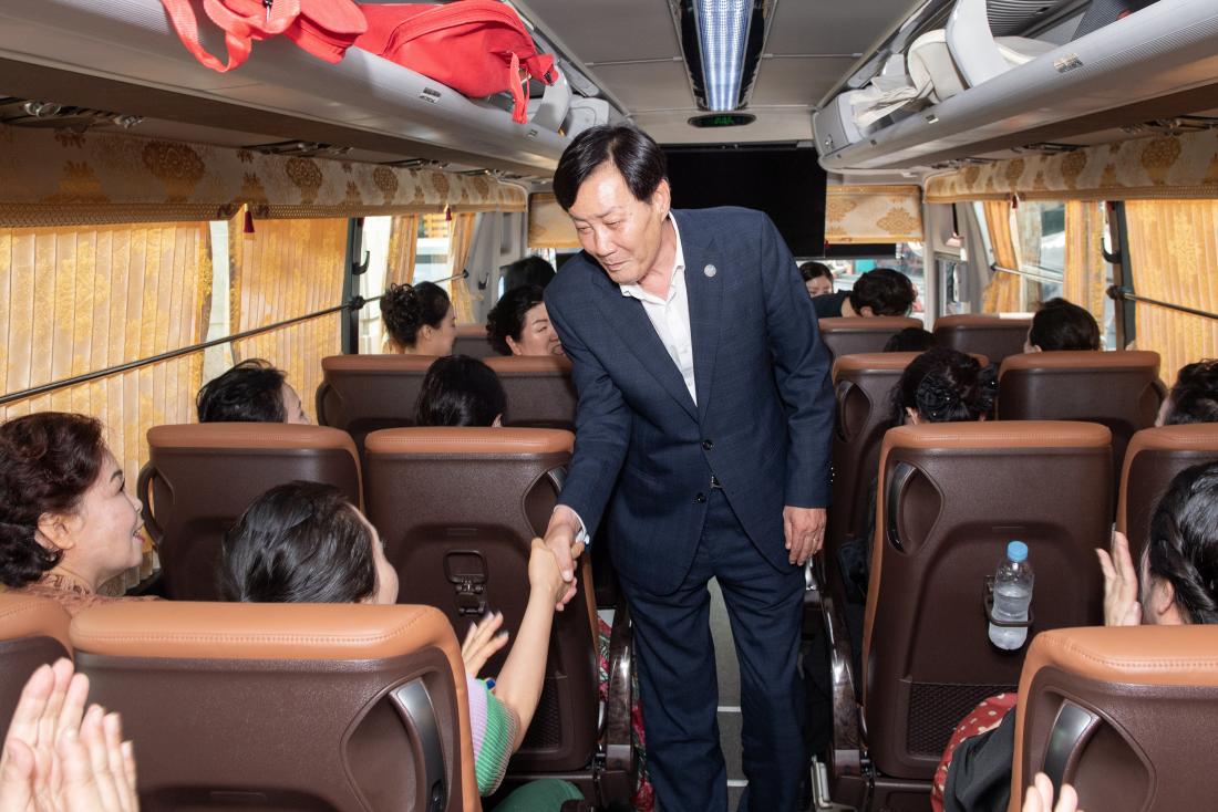 20230613_제13회 부산시 구.군 여성연합 합창단 참석 공연단 격려_3.jpg