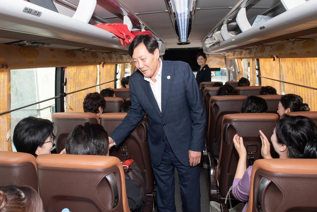 20230613_제13회 부산시 구.군 여성연합 합창단 참석 공연단 격려_4.jpg