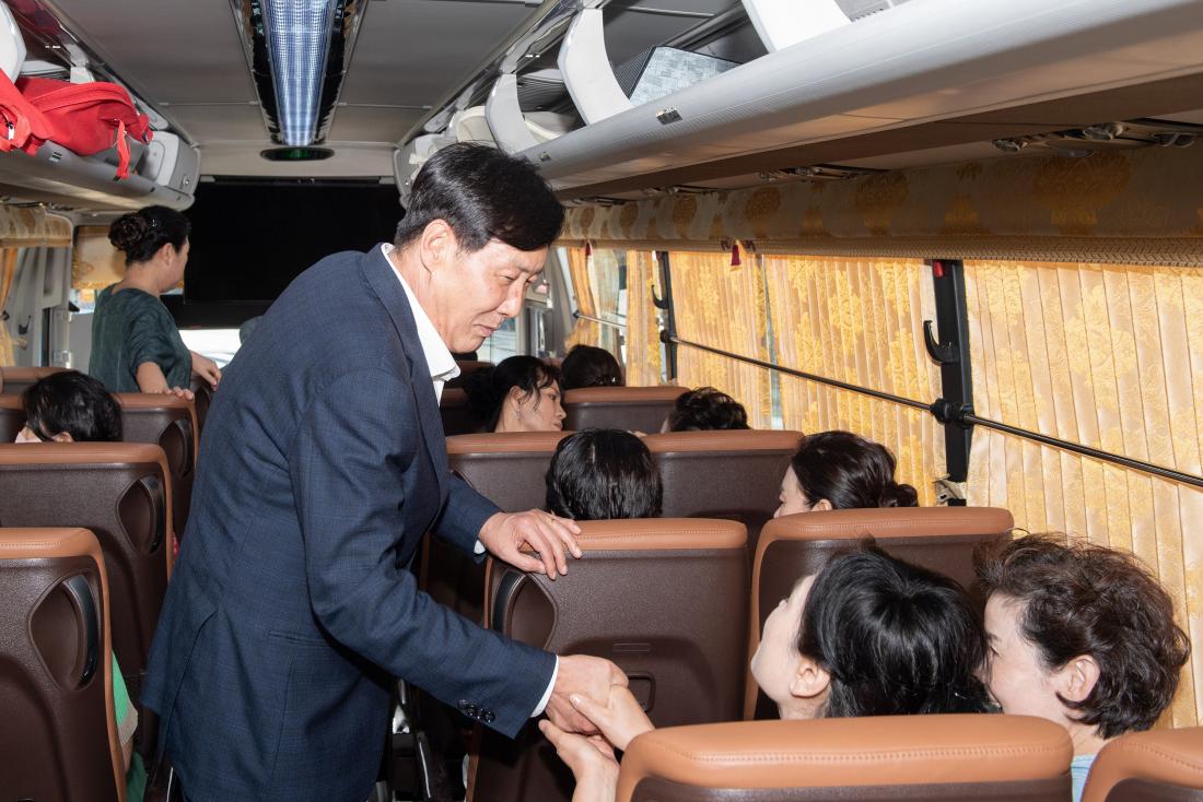 20230613_제13회 부산시 구.군 여성연합 합창단 참석 공연단 격려_5.jpg